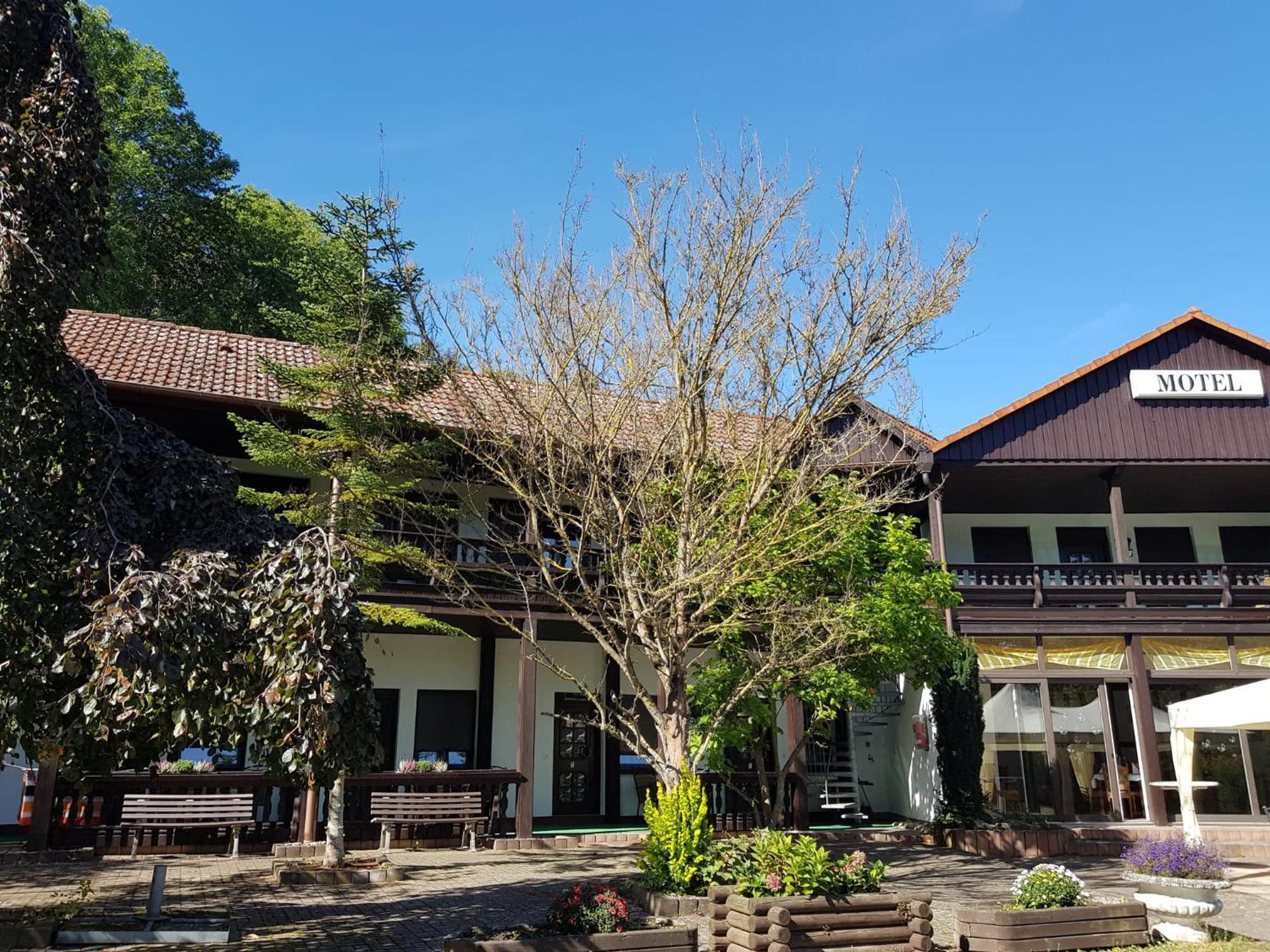Motel Zur Festwiese Gierstädt Exterior foto