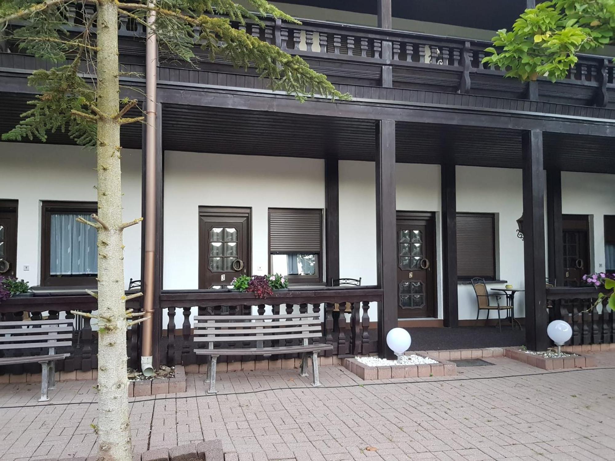 Motel Zur Festwiese Gierstädt Exterior foto