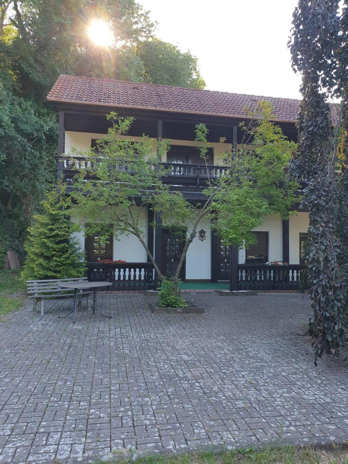 Motel Zur Festwiese Gierstädt Exterior foto