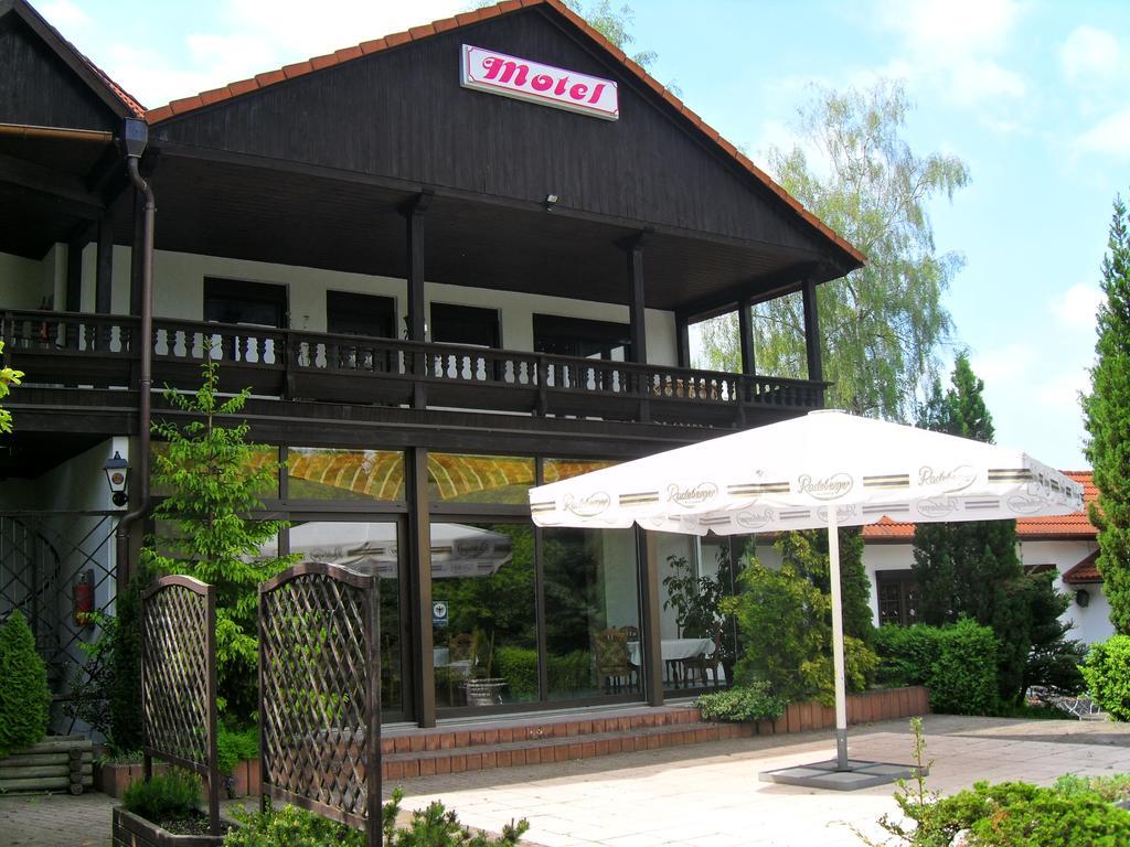Motel Zur Festwiese Gierstädt Exterior foto