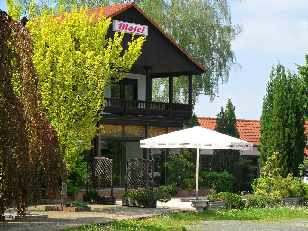 Motel Zur Festwiese Gierstädt Exterior foto