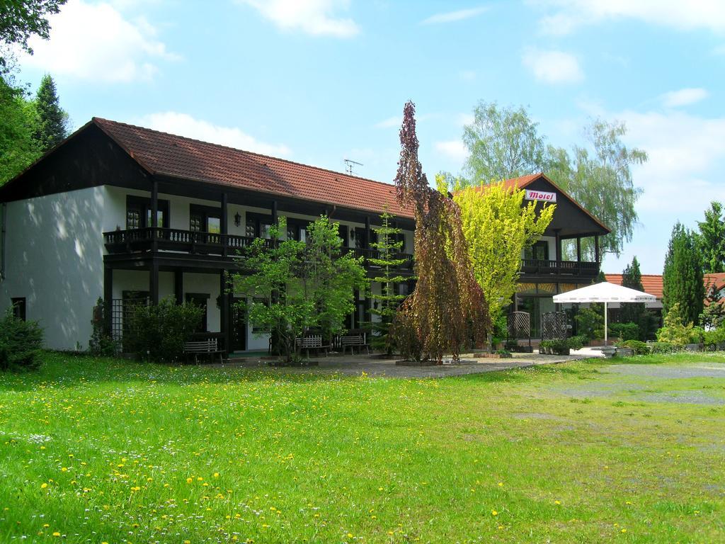 Motel Zur Festwiese Gierstädt Exterior foto