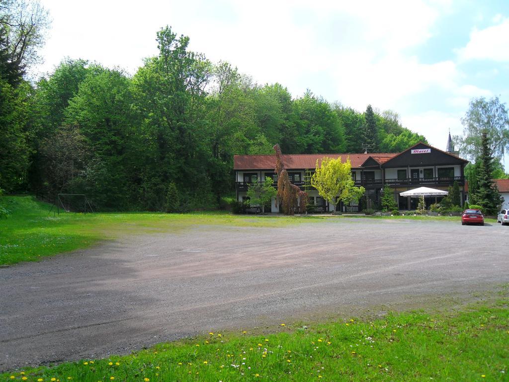 Motel Zur Festwiese Gierstädt Exterior foto